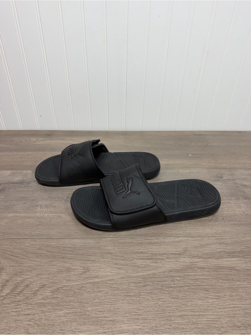 Brand new Puma Cool Cat 2.0 slides feature an adjustable hook-and-loop  size 9
